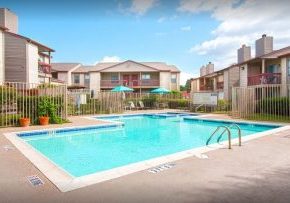 Sandstone Apartments- pool