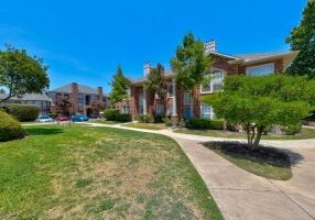 Whispering_Creek_Villas-exterior